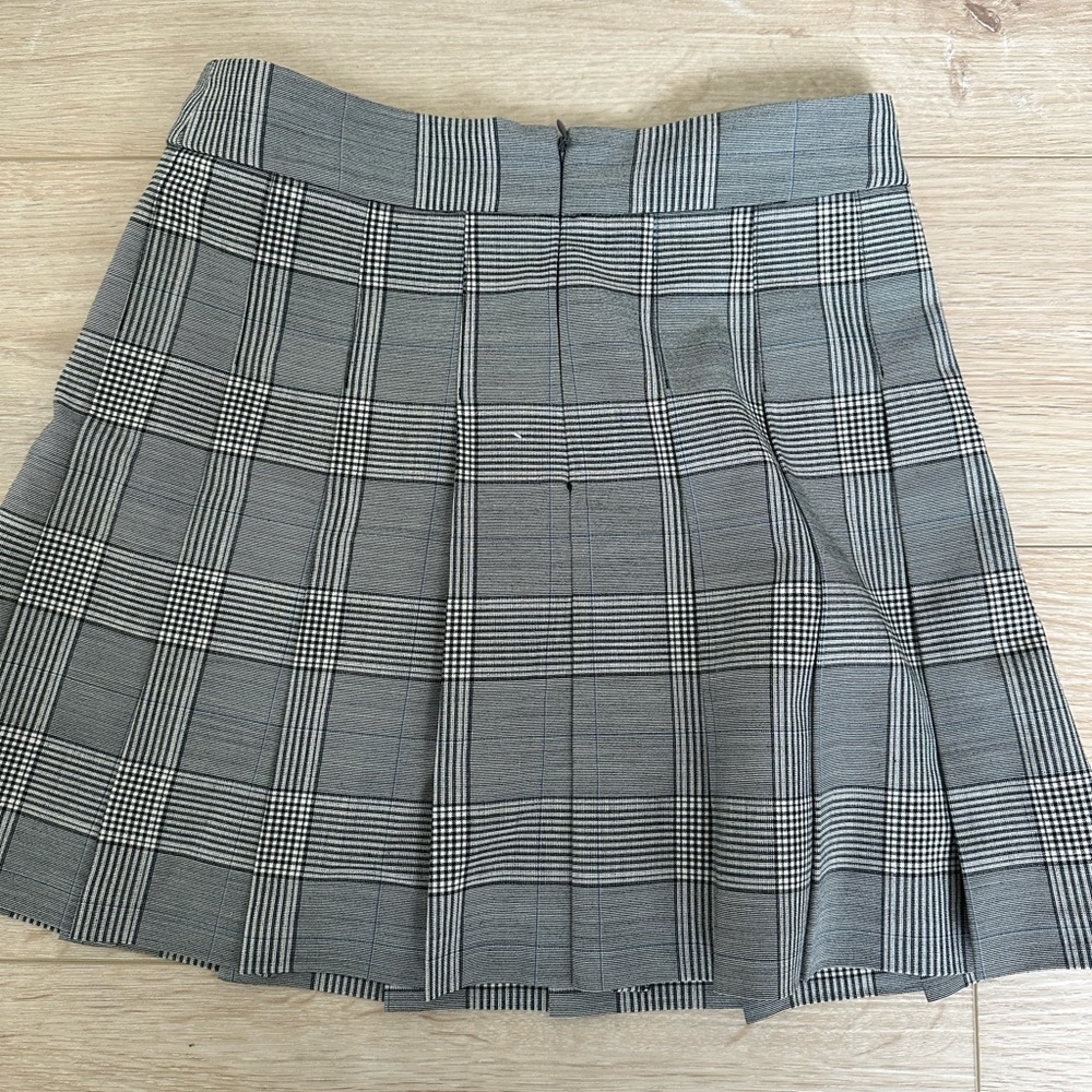 Aritzia Sunday Best Plaid Pleated Mini Skirt Size 2 | Gray plaid High Rise - Picture 5 of 7